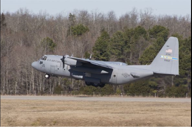 C-130 News: Group flies final C-130H mission, preps for J-model - 2016 ...